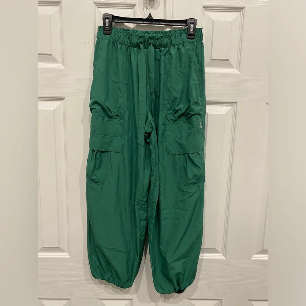 New! FP Movement Down to Earth Relaxed Fit Waterproof Cargo Pants Kelly Green XS - Picture 2 of 7